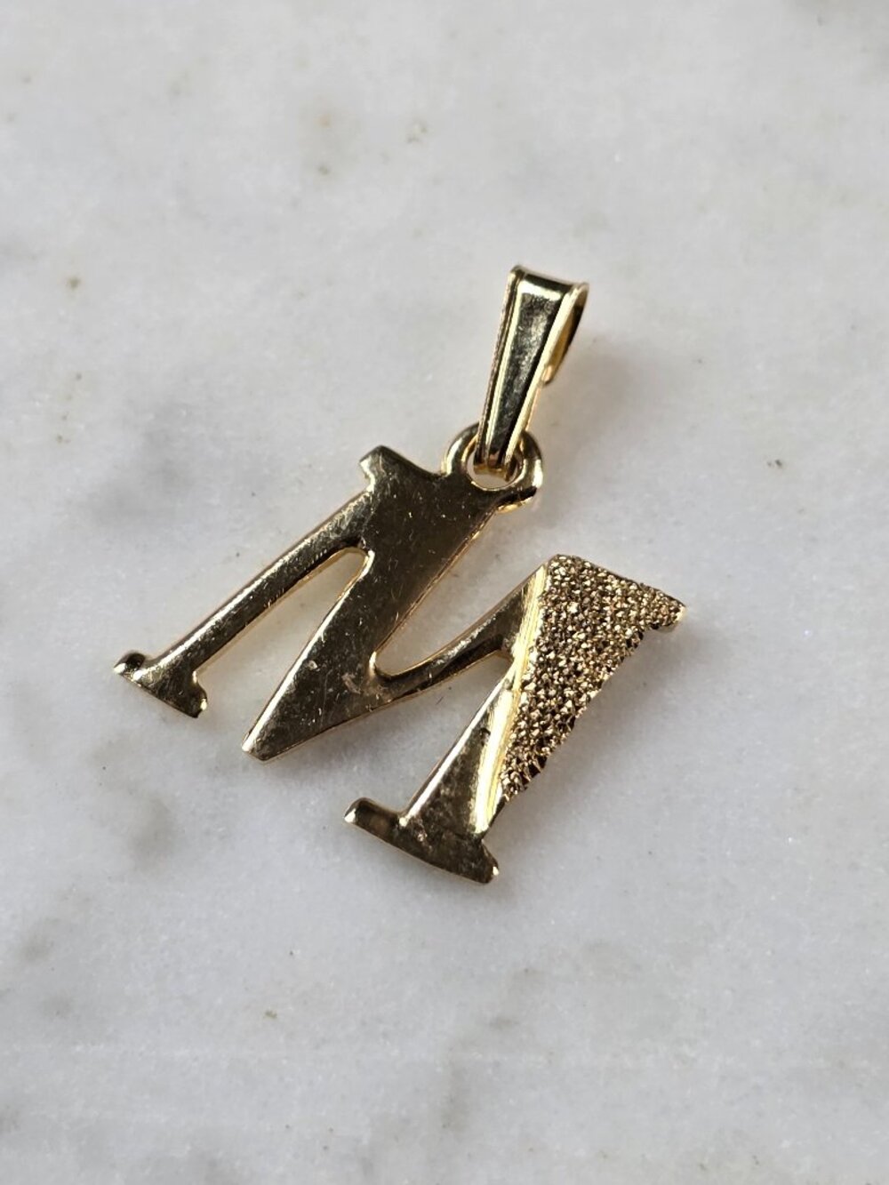 Womens Vintage Estate 10K Gold Initial Letter " M "  Charm Pendant 1.0g E7868